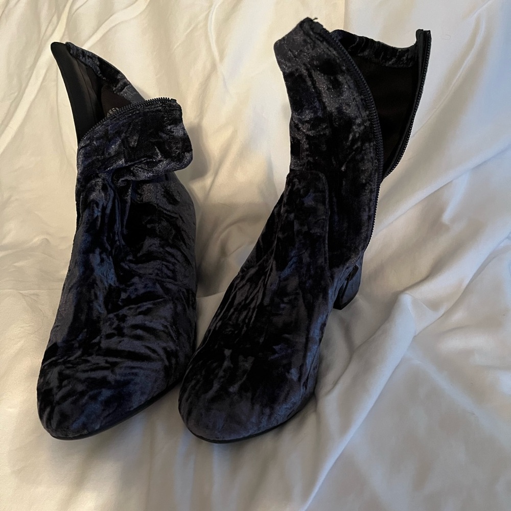 Elegant Velvet Black Women's Boots